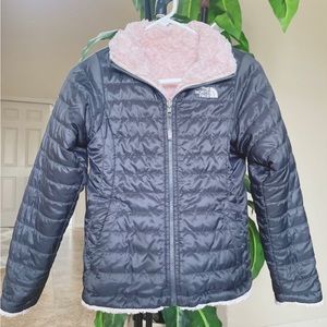 The North face little girl jacket size S reversible black & pink